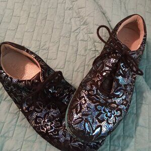 Alegria Woman Blk. Metallic Sneaker Sz.7